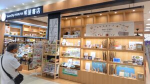ブランドストーリーを伝える物販POPUP『ぬくもり溢れる木のおもちゃ』｜mori no oto×書店