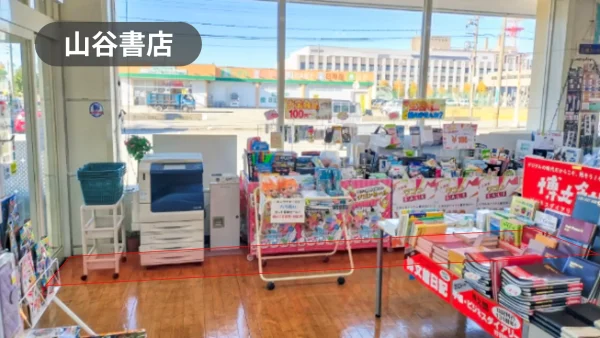 黒部駅10分｜交通量が多く、近隣には市民病院やドラッグストアなど多数！周辺住民が集まる地域密着型書店内のレジ横スペース【山谷書店】